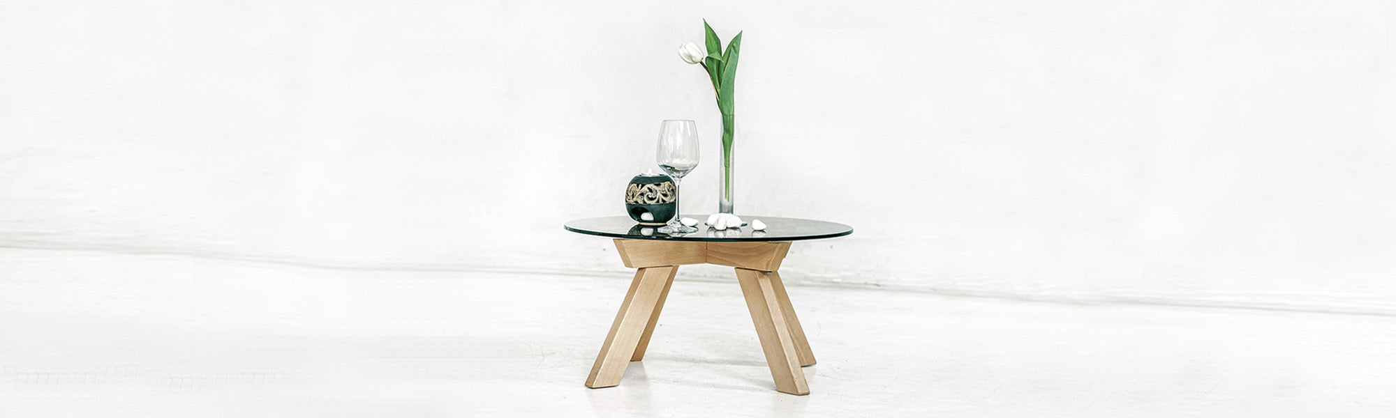 Wooden coffee table with round tinted glass