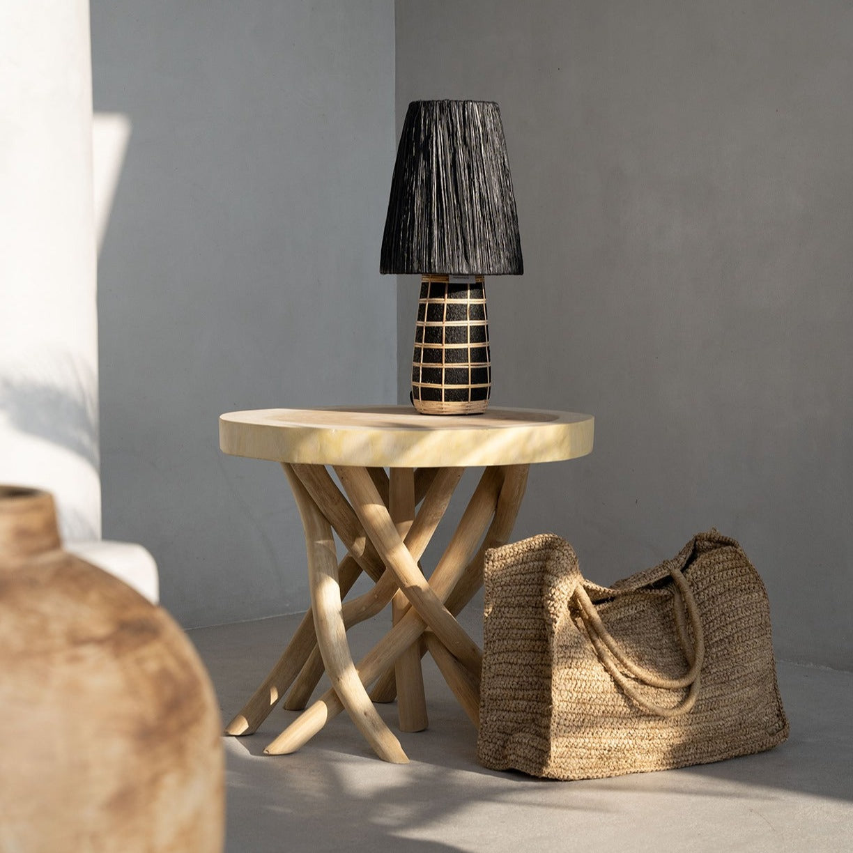 The NAXOS Table Lamp Natural Black Interior