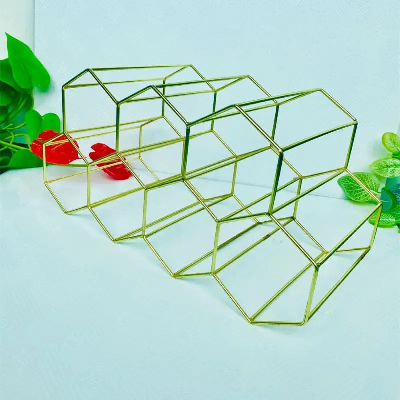 Modernes Weinregal aus Metall