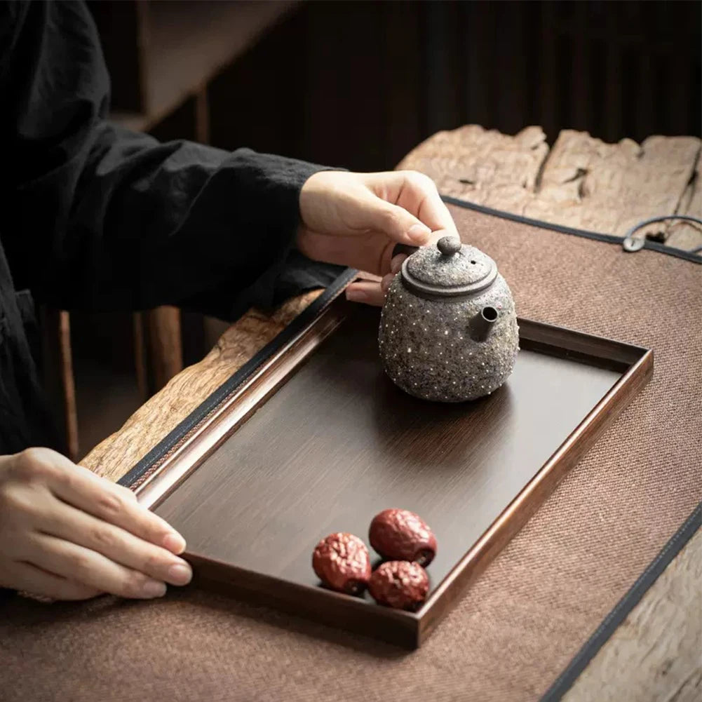 Quadratisches Serviertablett aus Holz