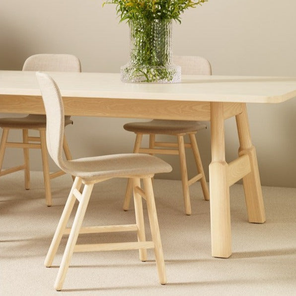 SHELL STOL Chair 45K white upholstery interior view