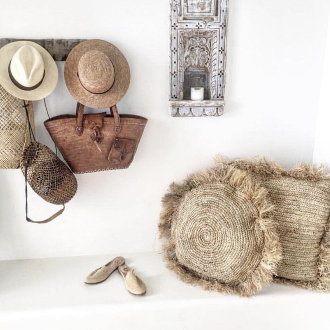 THE RAFFIA Round Cushion Cover natural two cushions interior view