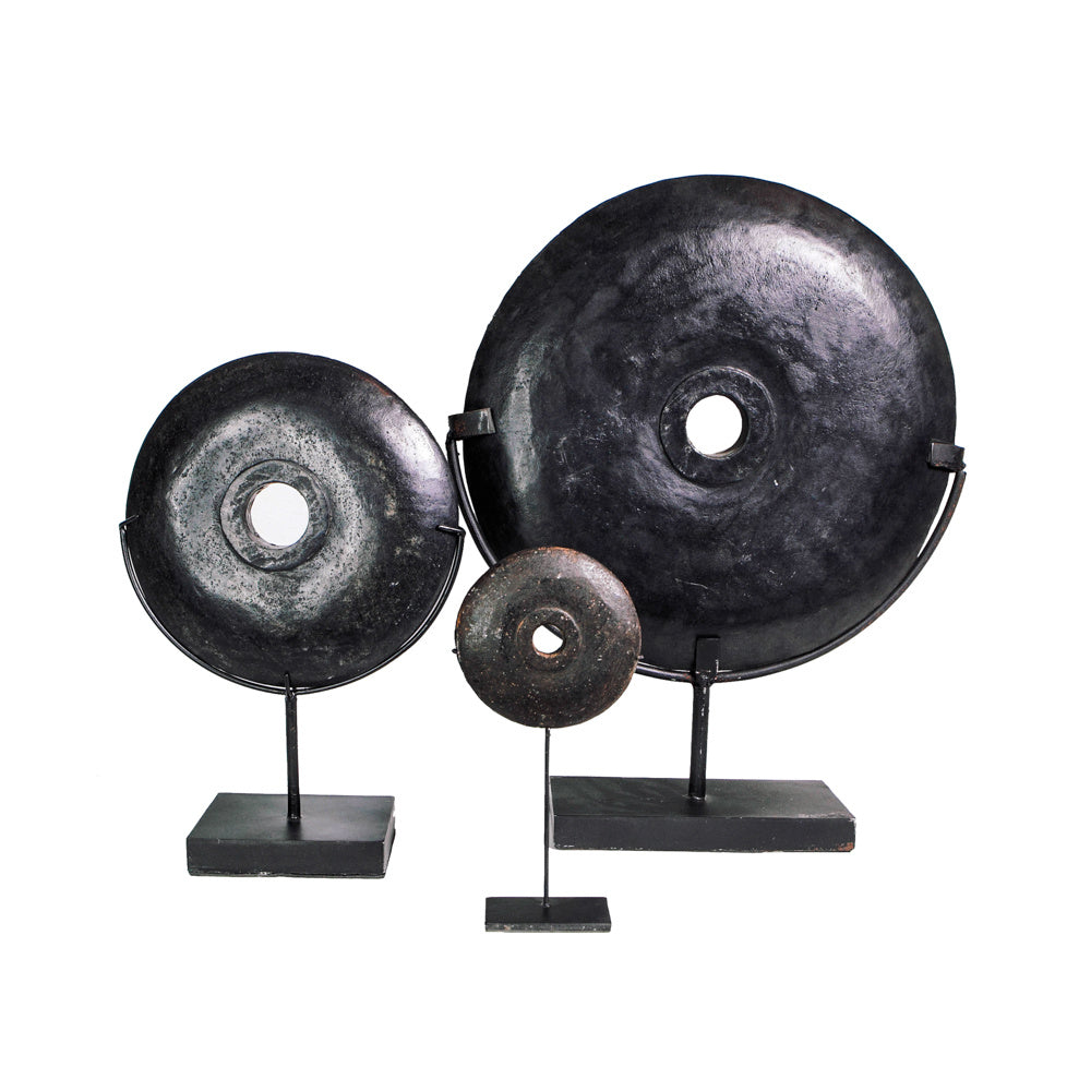 THE BLACK RIVER STONE On Stand Medium set