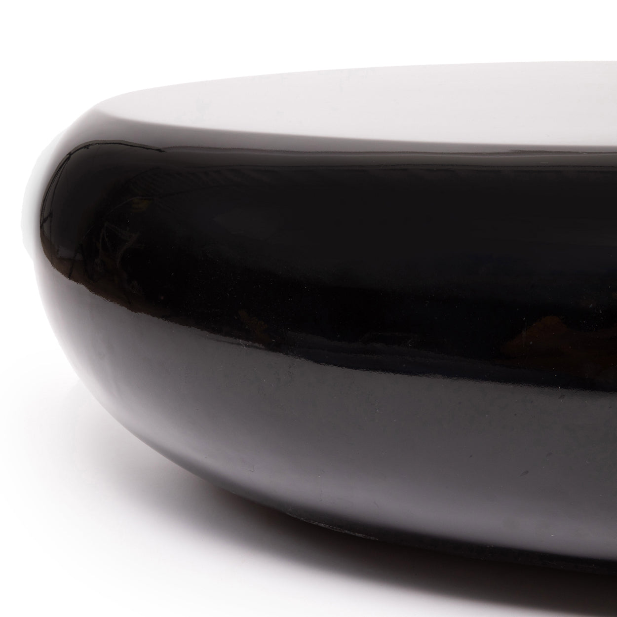 THE HIGH GLOSS Coffee Table side macro view