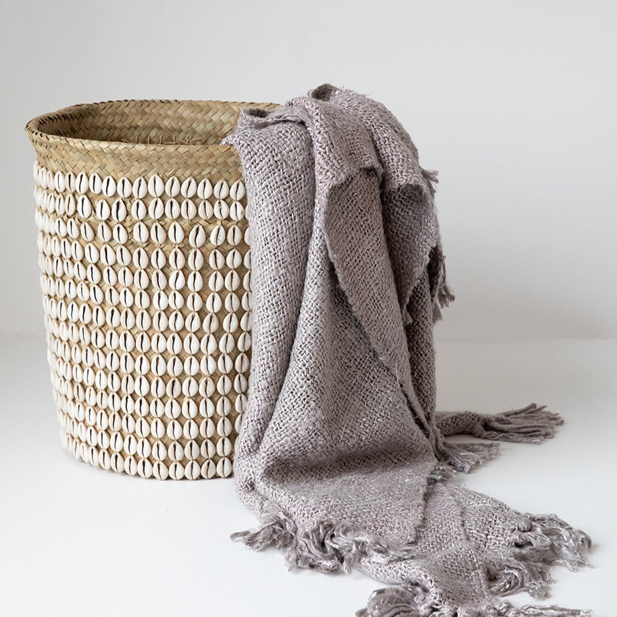 THE PANDAN Basket basket with towel