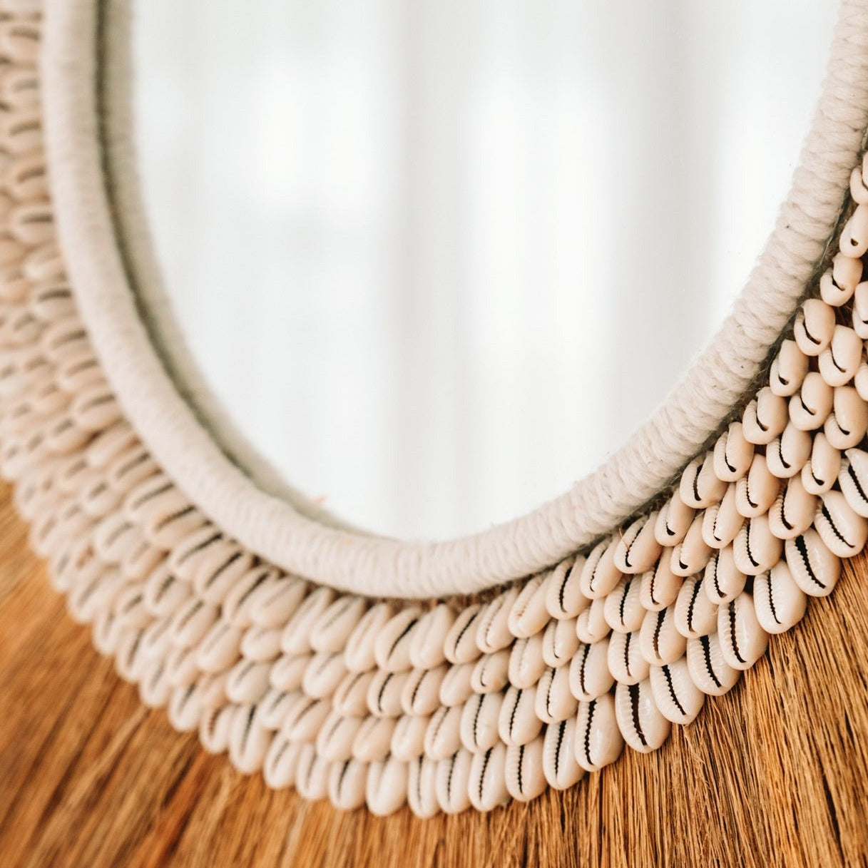 THE LA PALOMA Mirror macro view front view