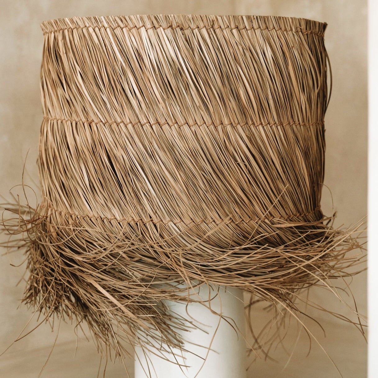 THE PANDAN Table Lamp Natural White interior view