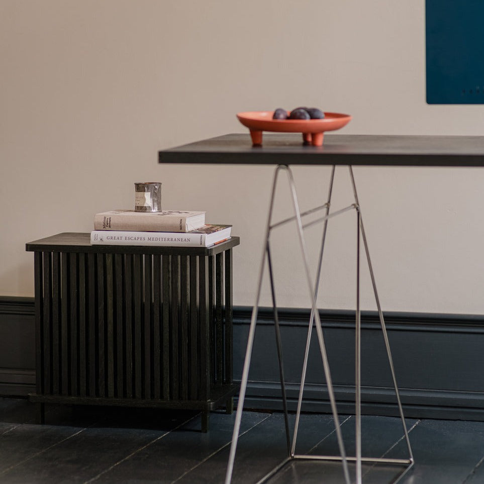 QUBANC Newspaper Holder Oak-black-interior full view