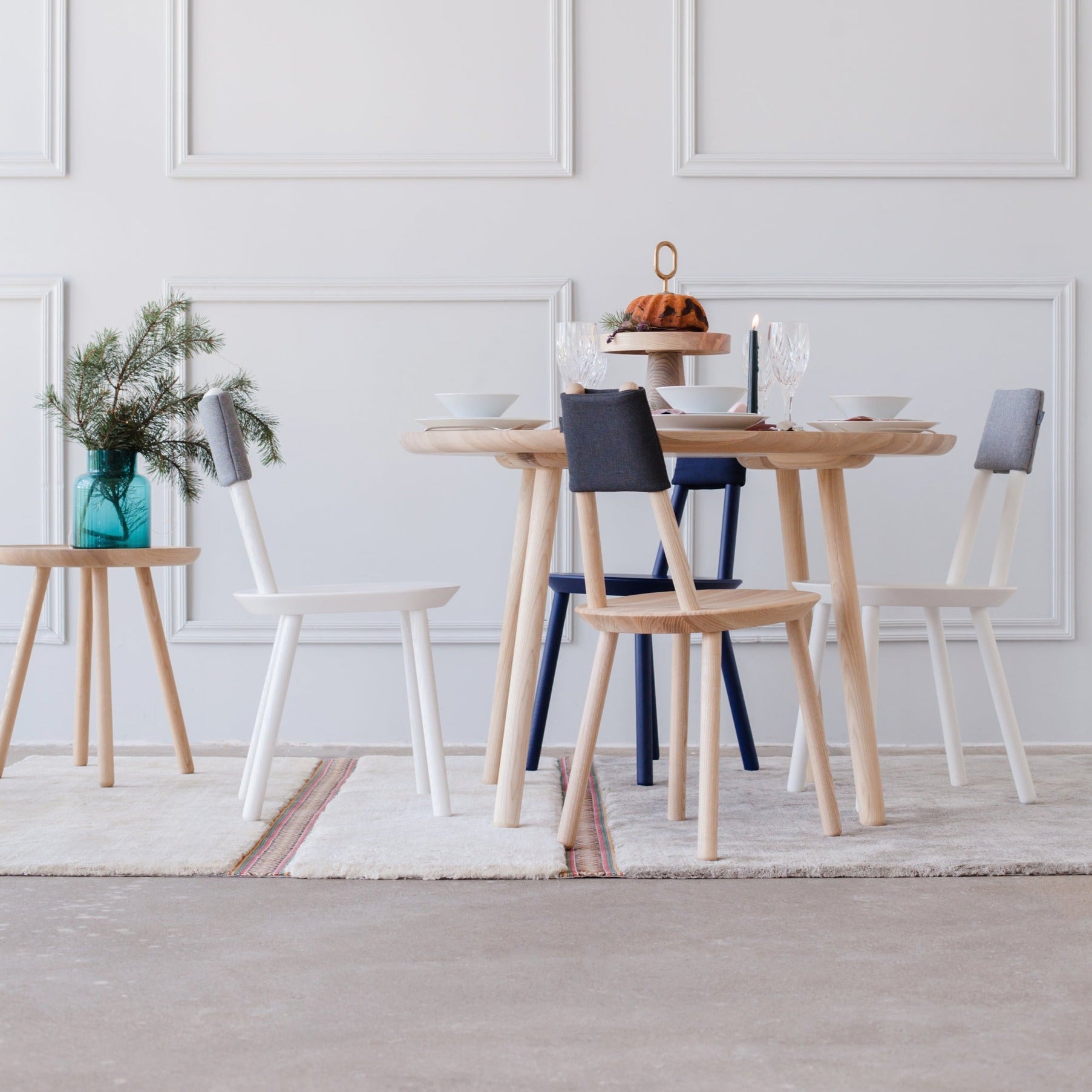 NAЇVE Dining Table natural ash interior view