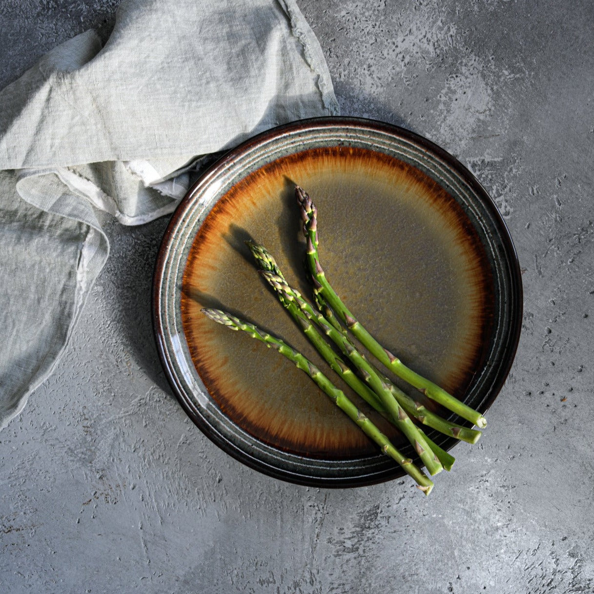 THE COMPORTA Dinner Plate Set of 4 top view with dish