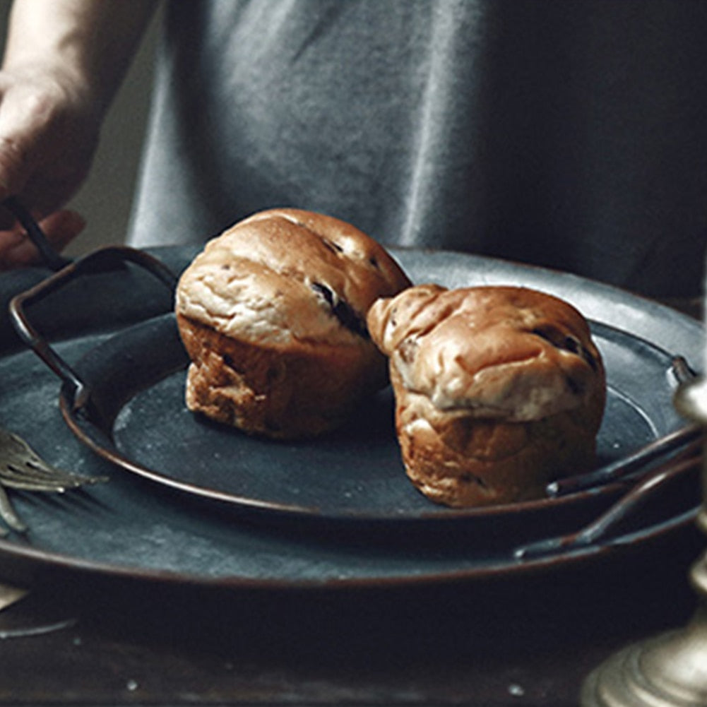 Handgefertigter europäischer Retro-Metallteller mit Griffen