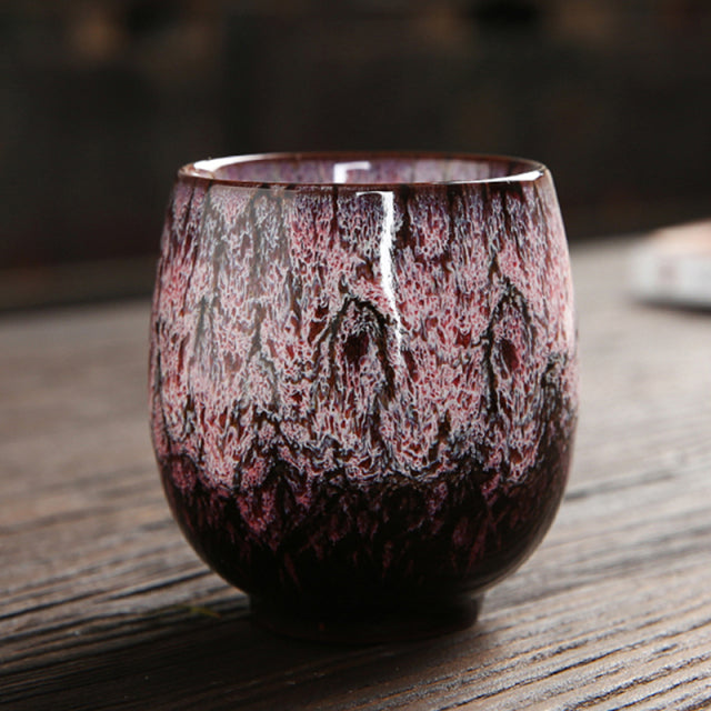 Keramische Teetasse mit pigmentiertem Muster