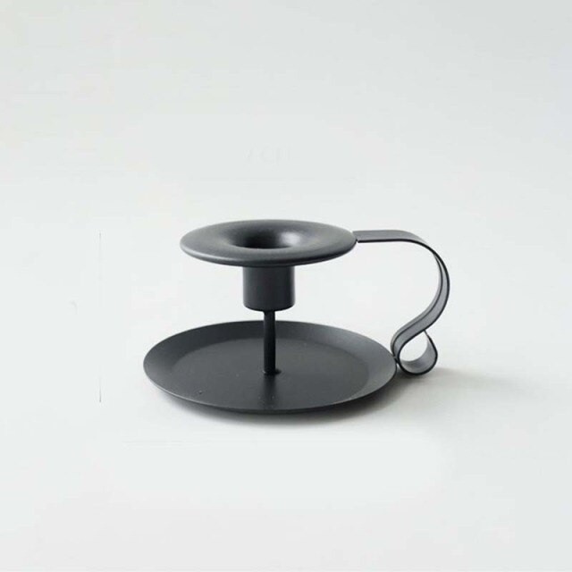 Kerzenhalter aus mattschwarzem Eisen