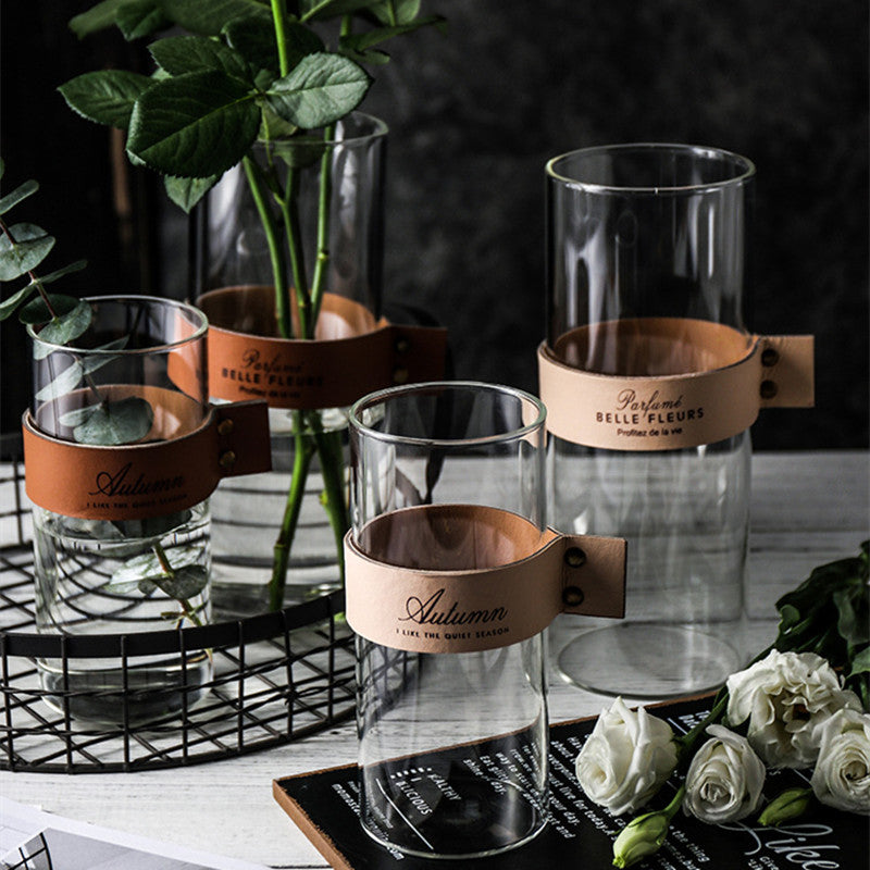 Nordische transparente Blumenglasvase