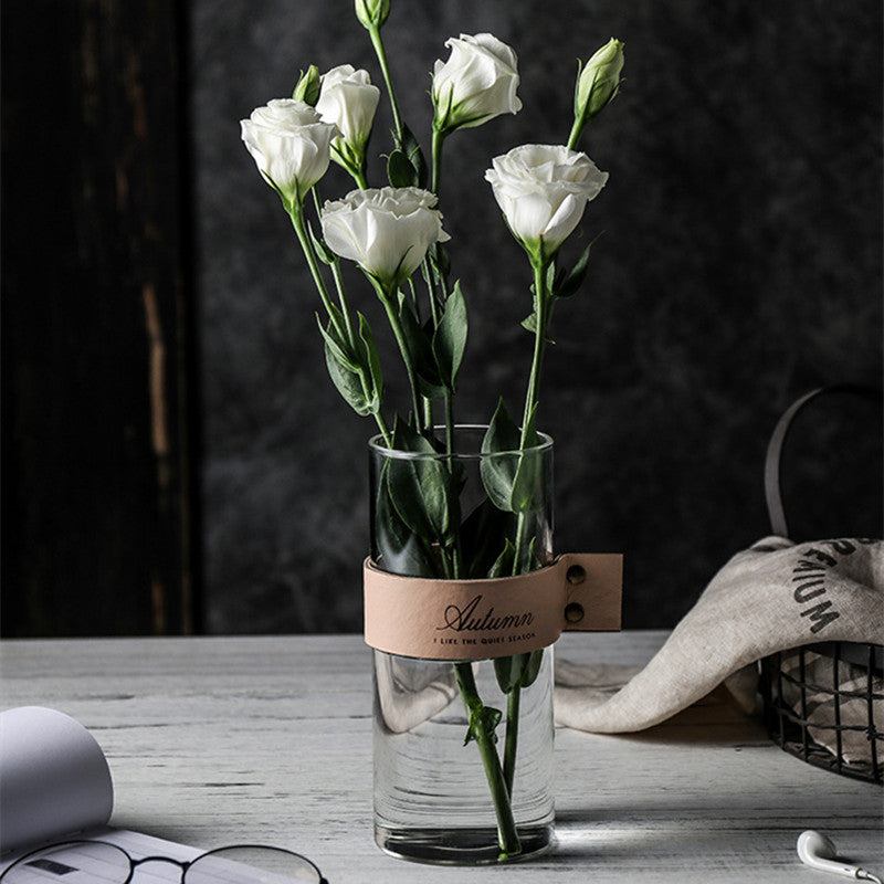 Nordische transparente Blumenglasvase