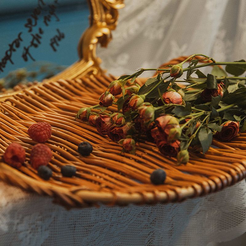 Klassisches Rattan-Serviertablett mit Griff