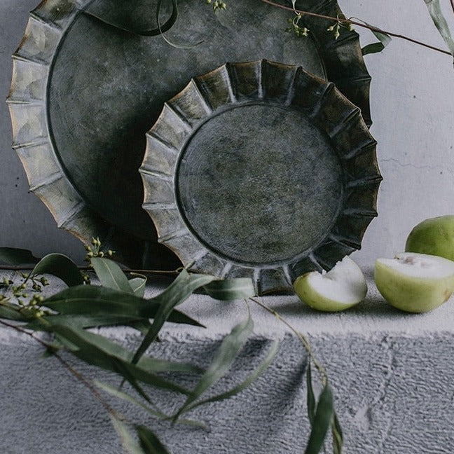 Handgefertigtes Vintage antikes Metalltablett