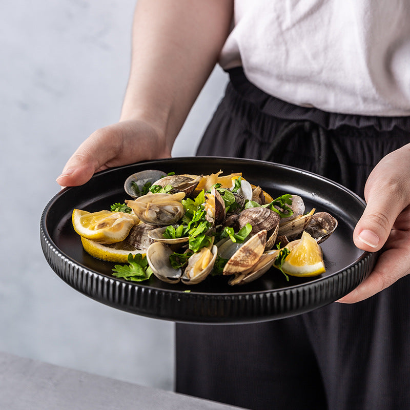 Kreative glasierte Keramikteller im japanischen Streifenmuster