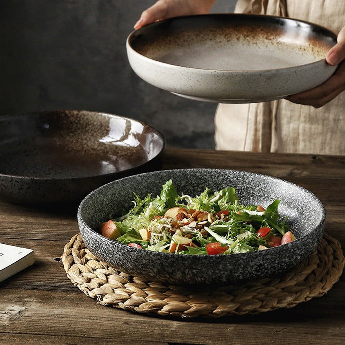 Runde Retro-Keramikplatten im japanischen Stil