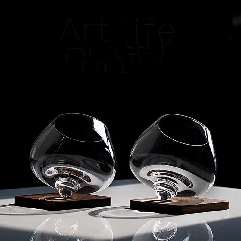 Schaukelndes Whisky-Kristallglas