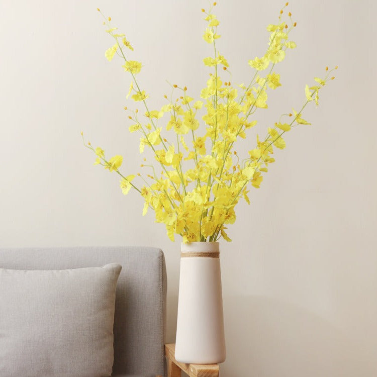 Matte Keramikvase mit Hanfseil für getrocknete Blumen