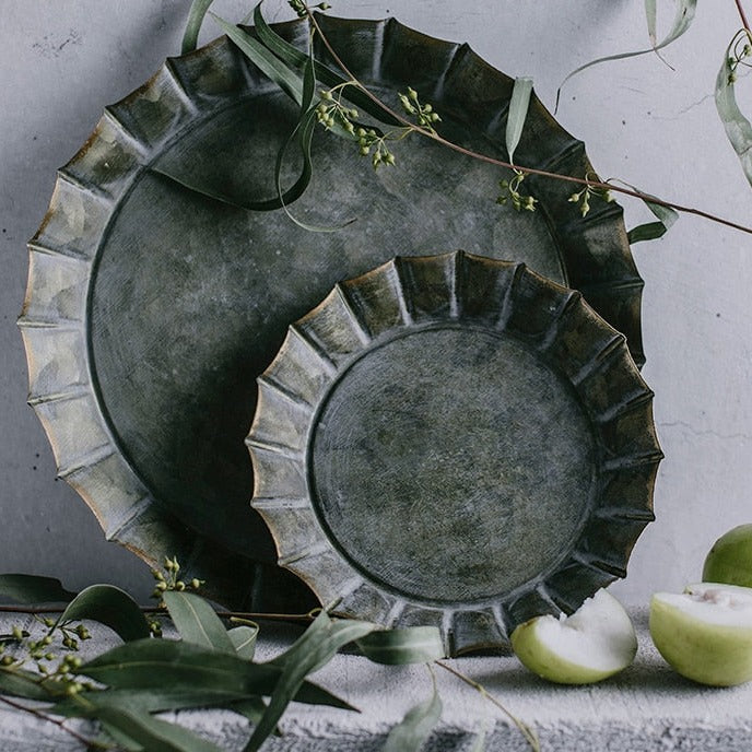 Handgefertigtes Vintage antikes Metalltablett