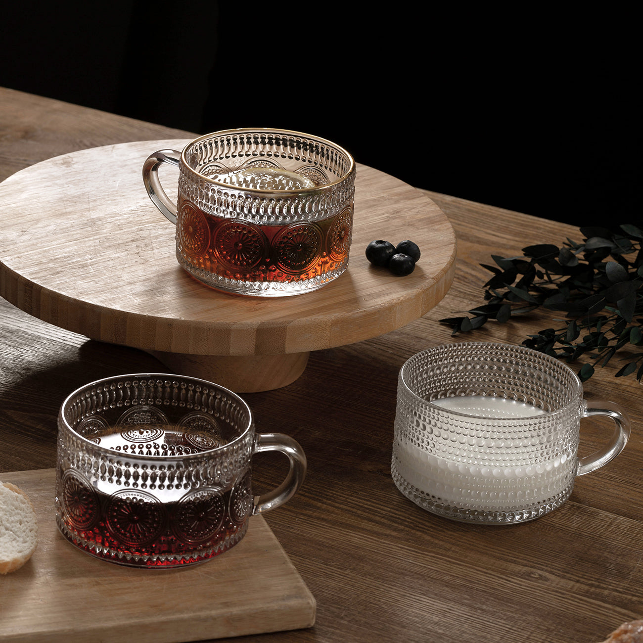 Geprägter Glasbecher im nordischen Retro-Stil