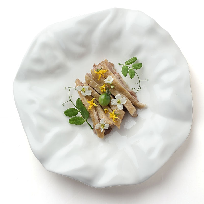 Weißes französisches Keramikgeschirr mit unregelmäßiger Form