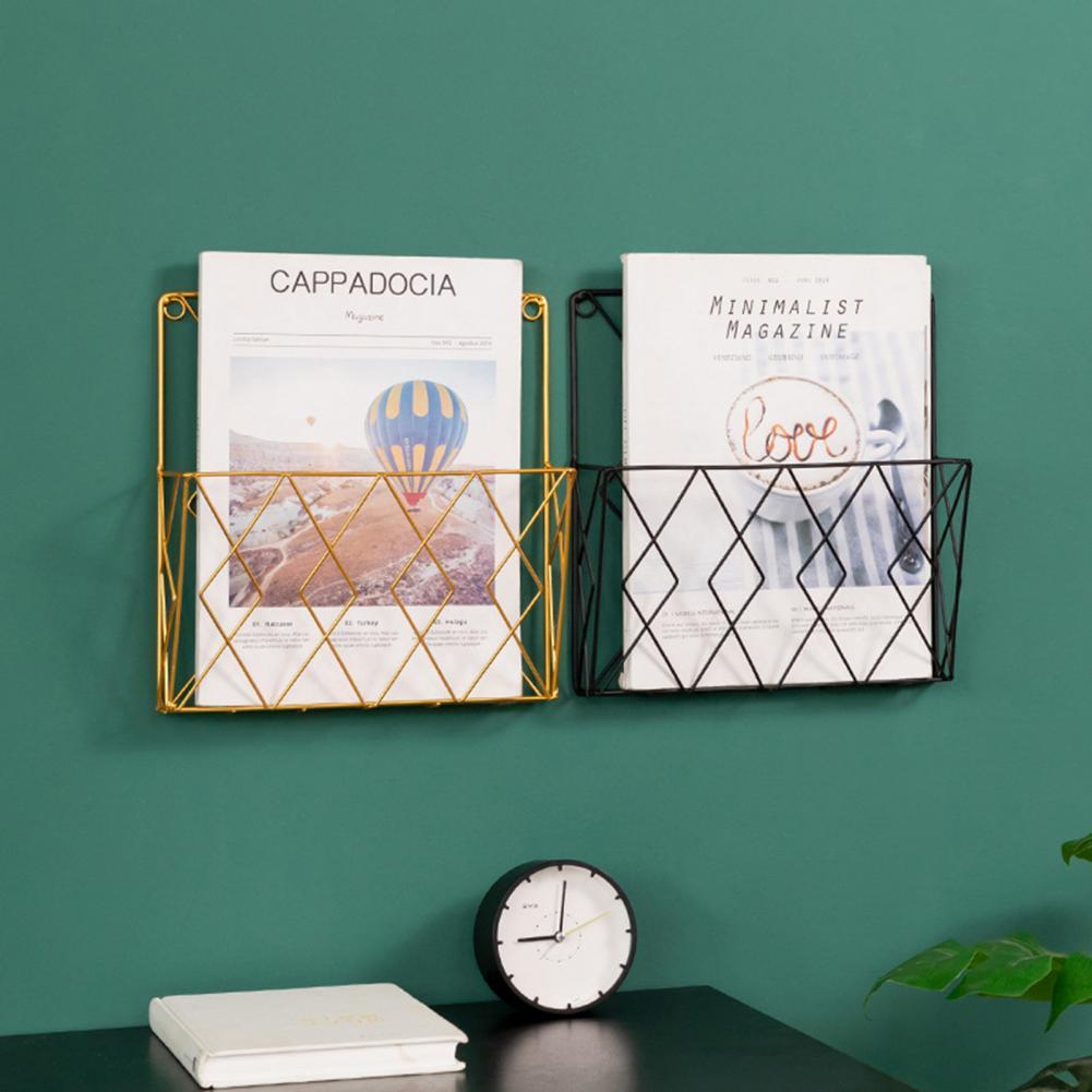 Wandmontiertes Zeitschriftenregal