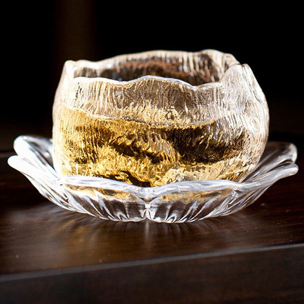 Handgefertigte Teetasse aus verdicktem Glas im japanischen Stil