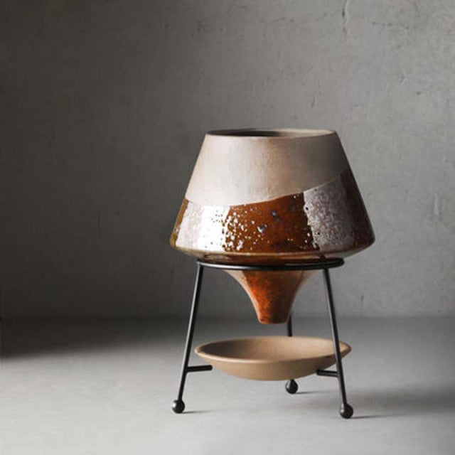 Kreativer Blumentopf aus Keramik im nordischen Stil