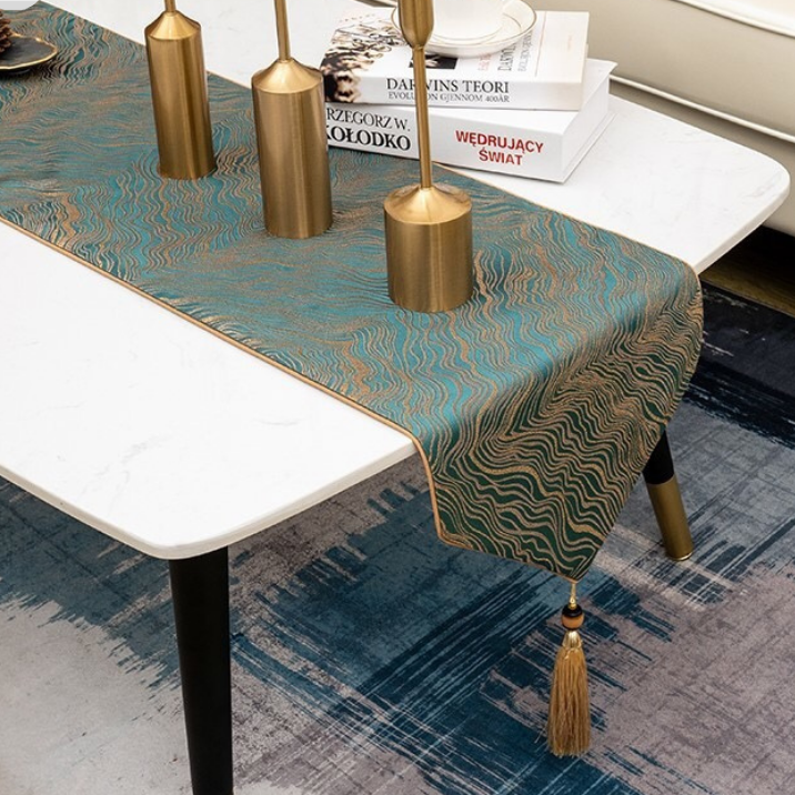 Moderne goldene Satin-Tischläufer