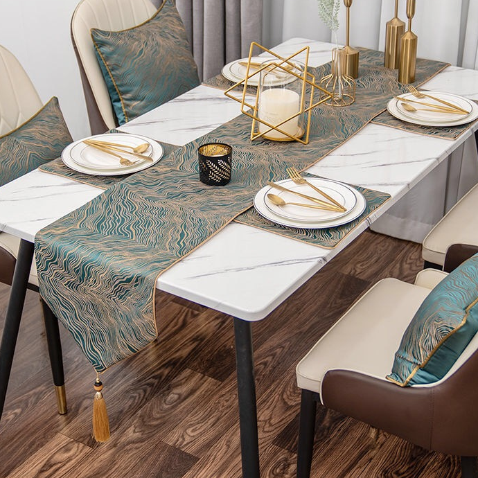 Moderne goldene Satin-Tischläufer