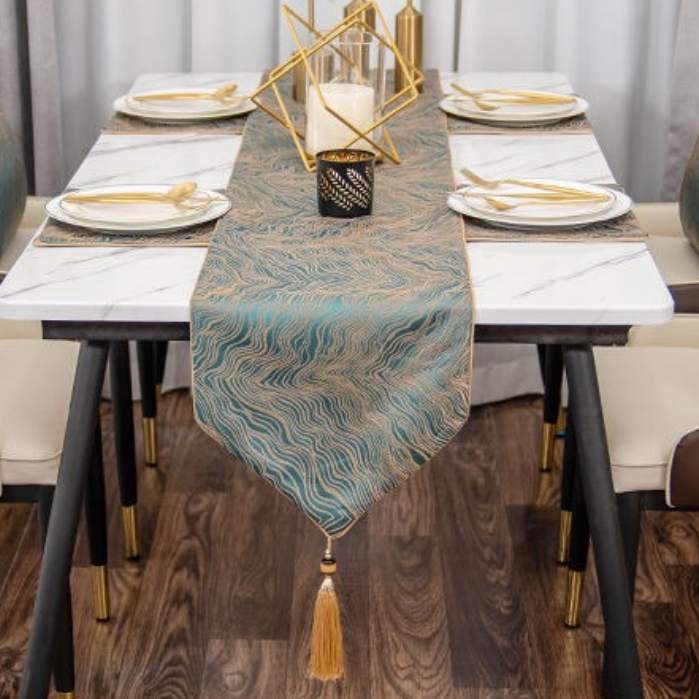 Moderne goldene Satin-Tischläufer