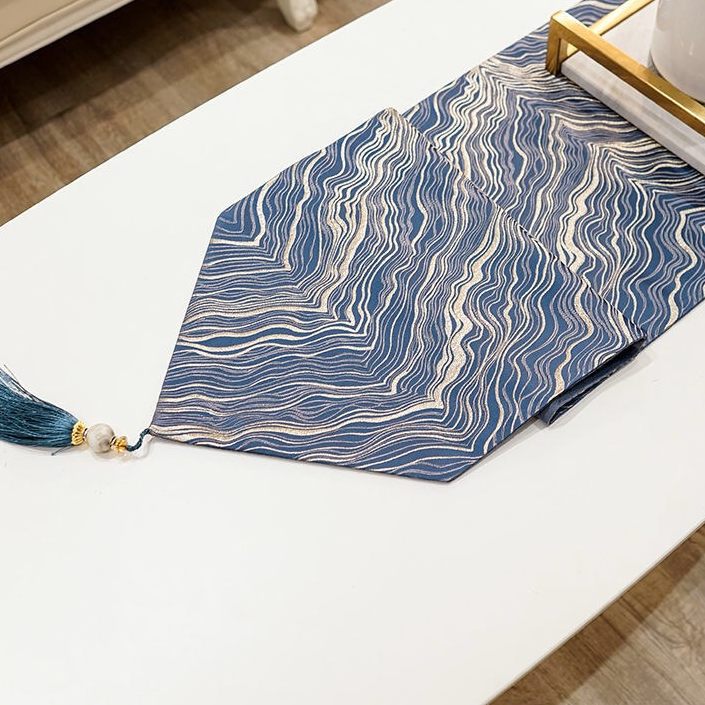 Moderne goldene Satin-Tischläufer