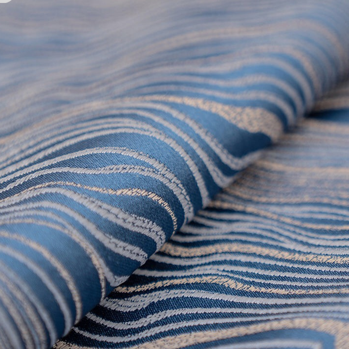 Moderne goldene Satin-Tischläufer