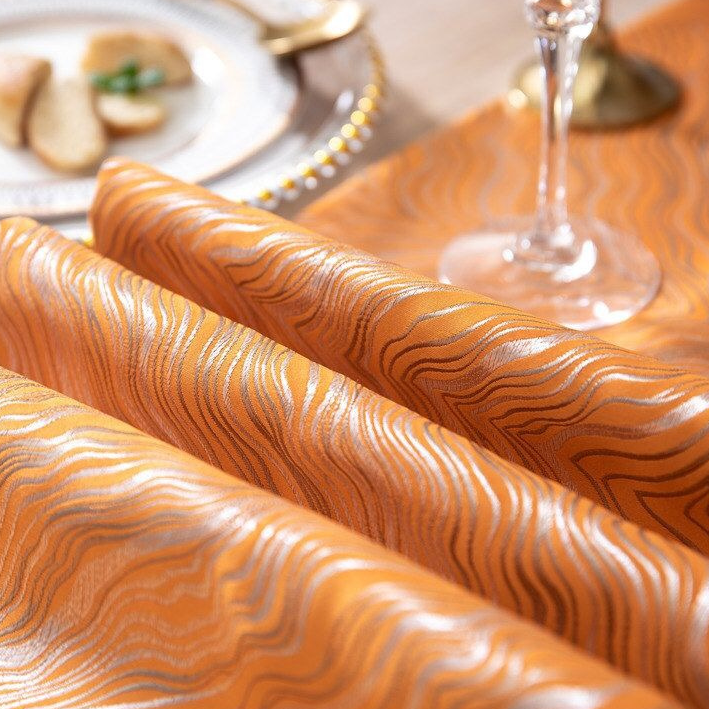 Moderne goldene Satin-Tischläufer