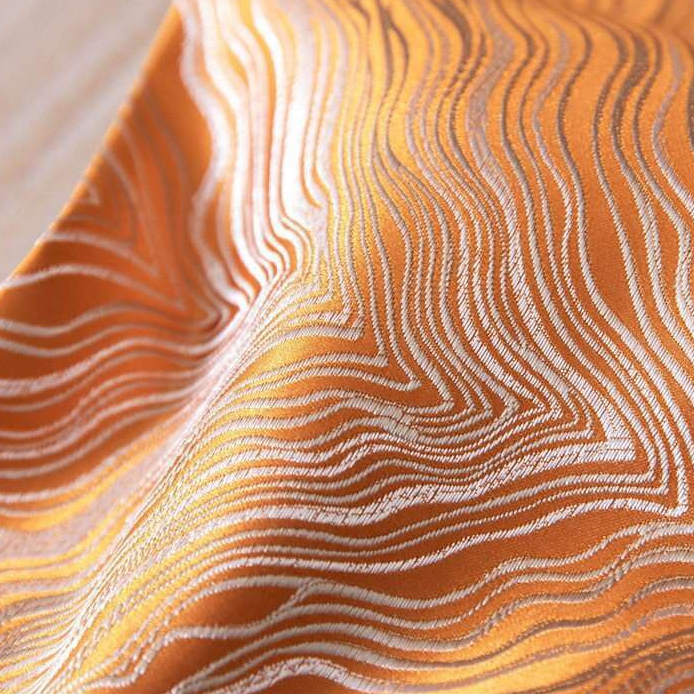 Moderne goldene Satin-Tischläufer