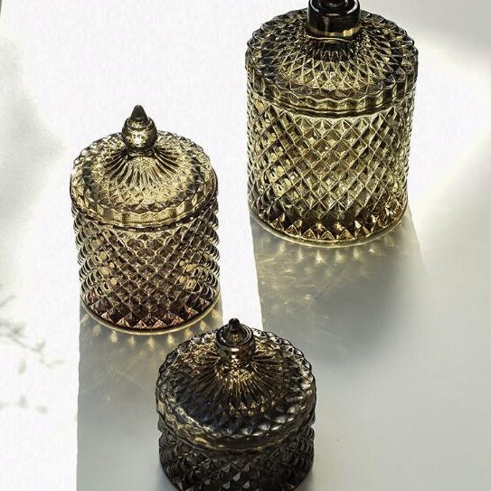 Retro-Aufbewahrung aus grünem Glas im nordischen Stil