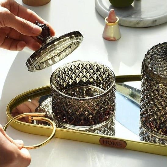 Retro-Aufbewahrung aus grünem Glas im nordischen Stil