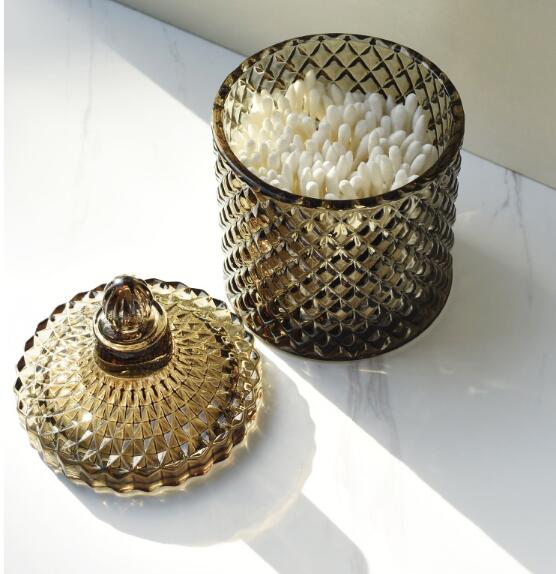 Retro-Aufbewahrung aus grünem Glas im nordischen Stil