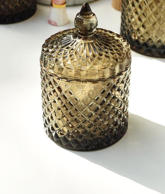 Retro-Aufbewahrung aus grünem Glas im nordischen Stil