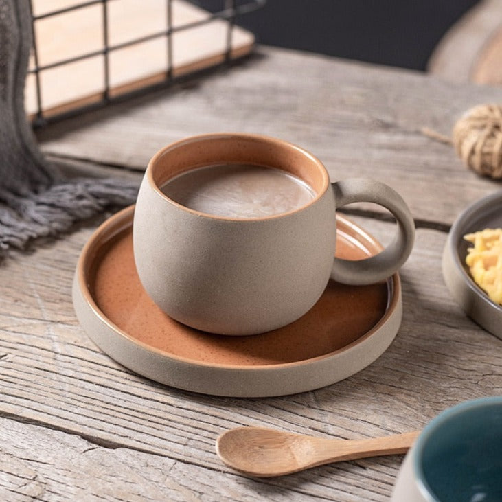 Beliebte Keramiktasse Kaffeebecher mit Untertasse Latte