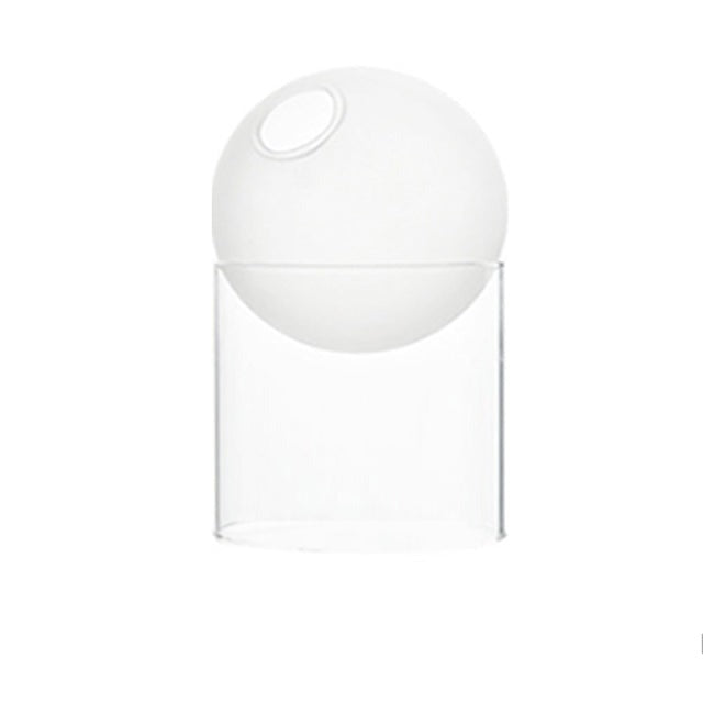 Bunte runde Vasen im nordischen Stil