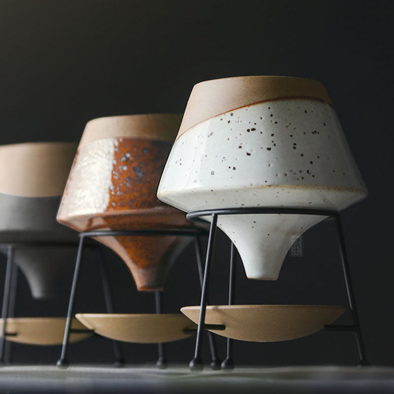 Kreativer Blumentopf aus Keramik im nordischen Stil