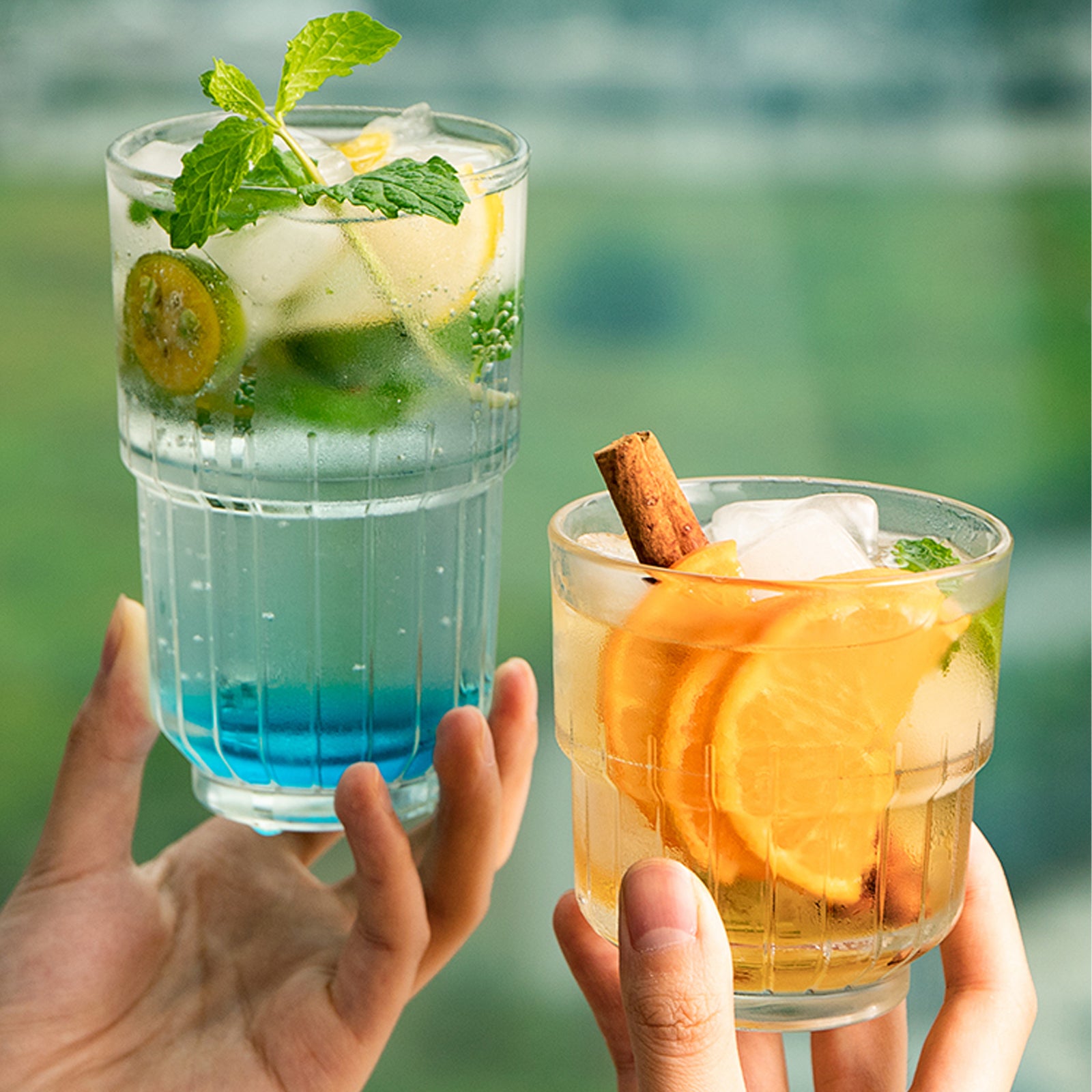 Glaswaren im Origami-Stil mit geprägten Streifen