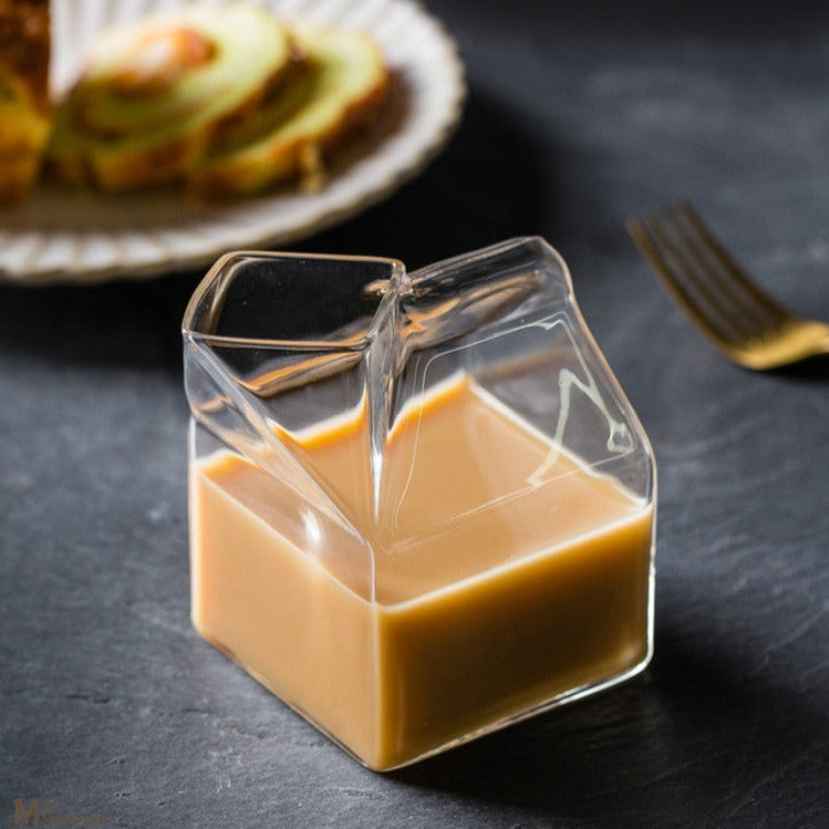 Glasmilchbecher quadratisch im japanischen Stil