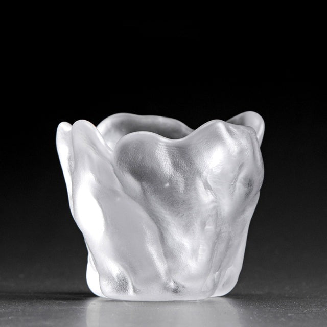 Handgefertigte Teetasse aus verdicktem Glas im japanischen Stil