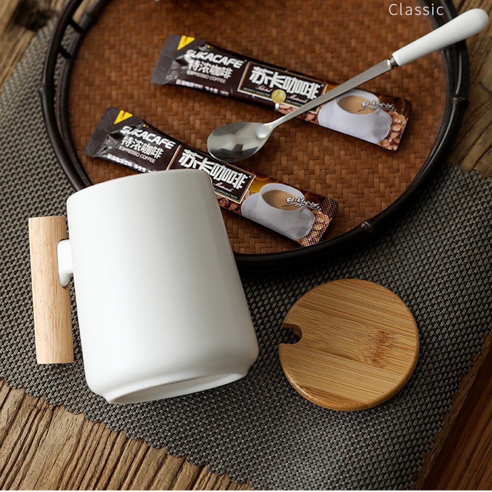 Kaffeetasse aus Keramik im nordischen Stil mit Holzgriff