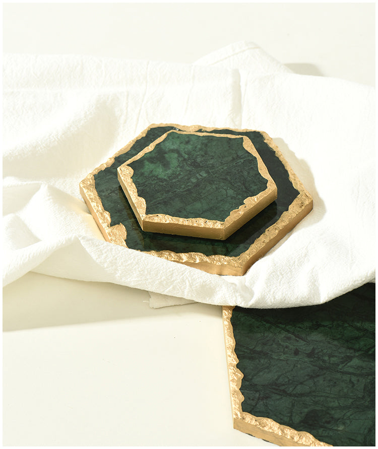 Tabletts aus natürlichem Marmor mit goldenen Strichen